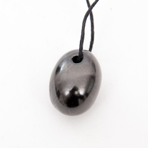 Elegant, authentic shungite drop stone pendant necklace from Karelia, Russia - Picture 3 of 3